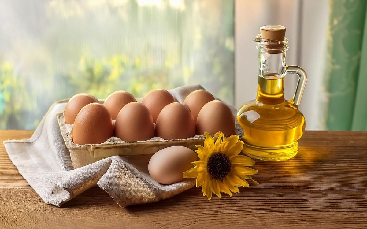 Зачем хитрые хозяйки натирают яйца растительным маслом: простой трюк, о котором вы не знали / Фото: Pogovorim.by