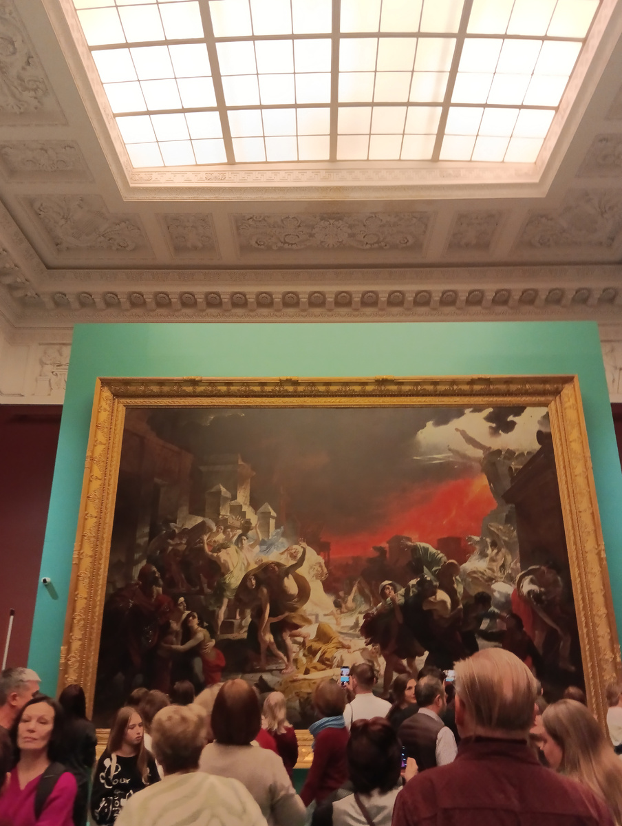 Полотно огромное. 