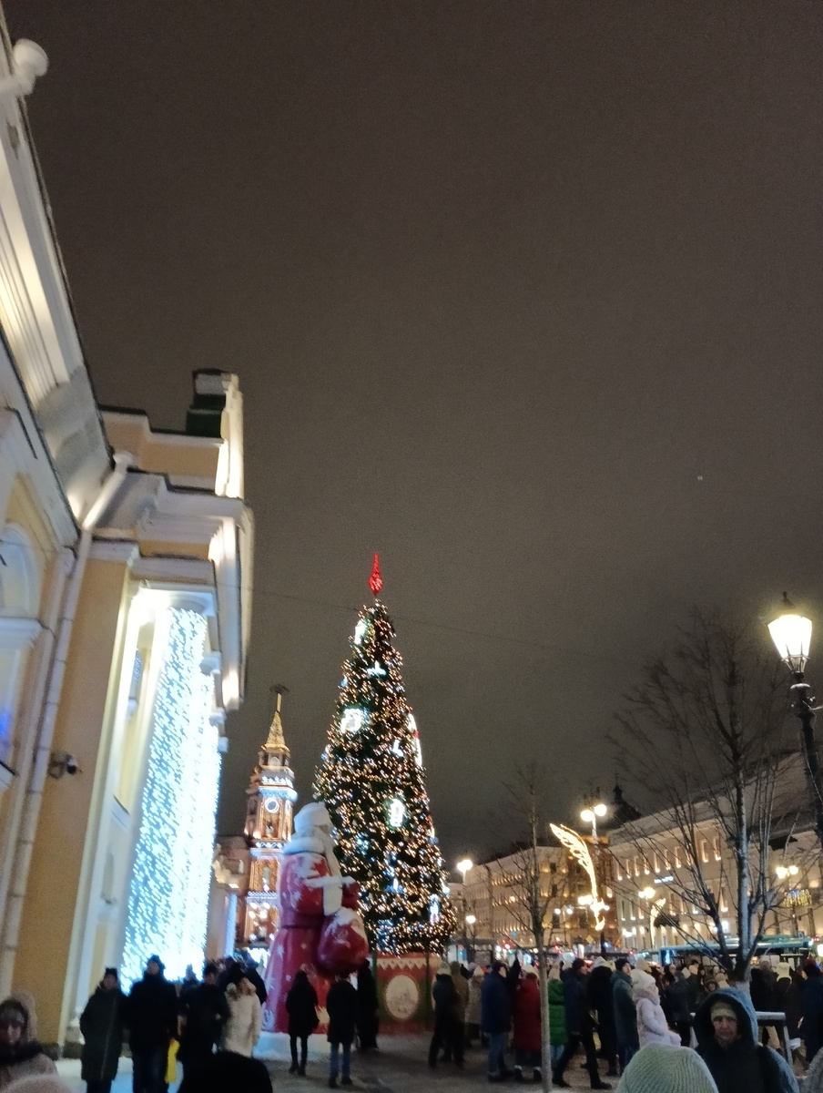 м. Гостиный двор. 