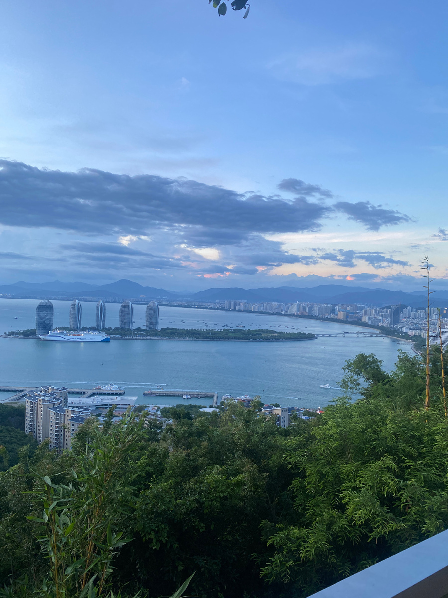 Прекрасные виды с обзорной площадке парка «Олень повернул голову.