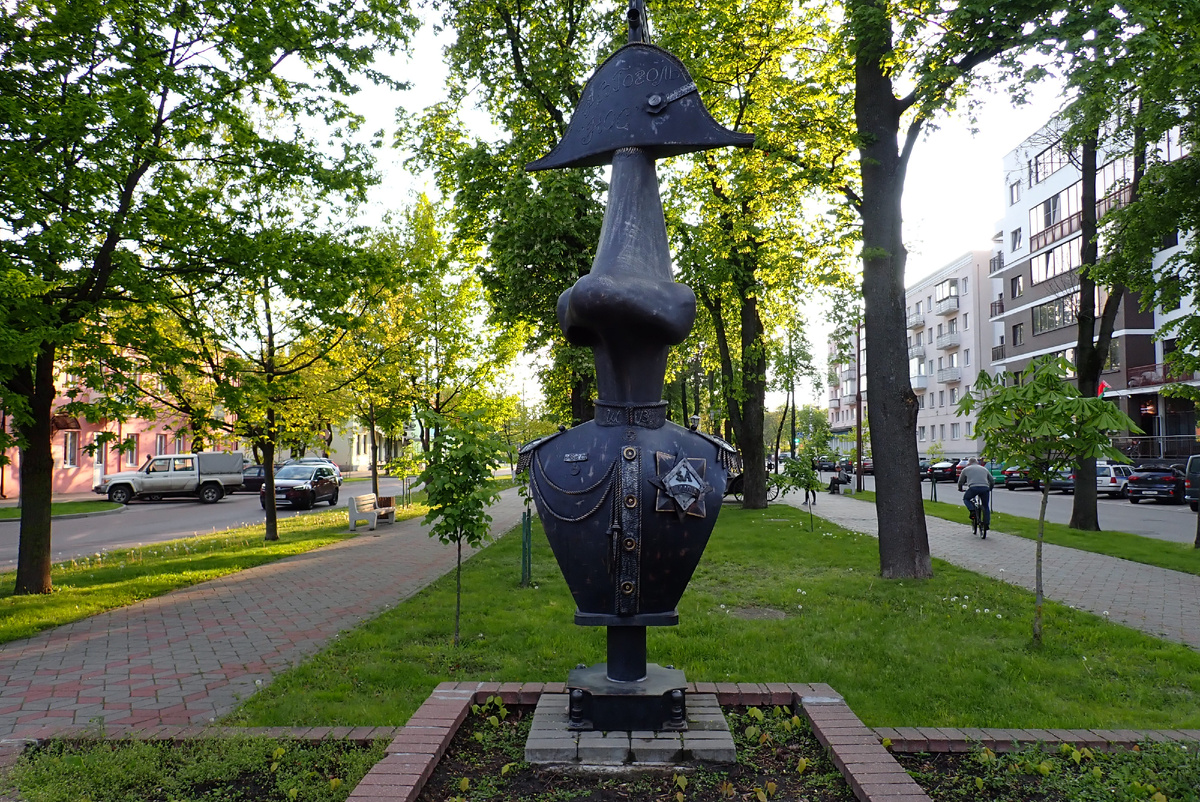 Памятник "Нос"