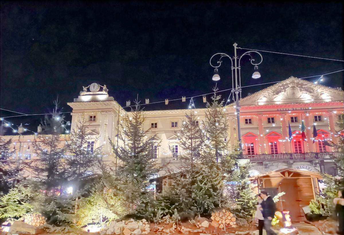 Рождественский рынок в Аосте. Италия. Фото автора .
