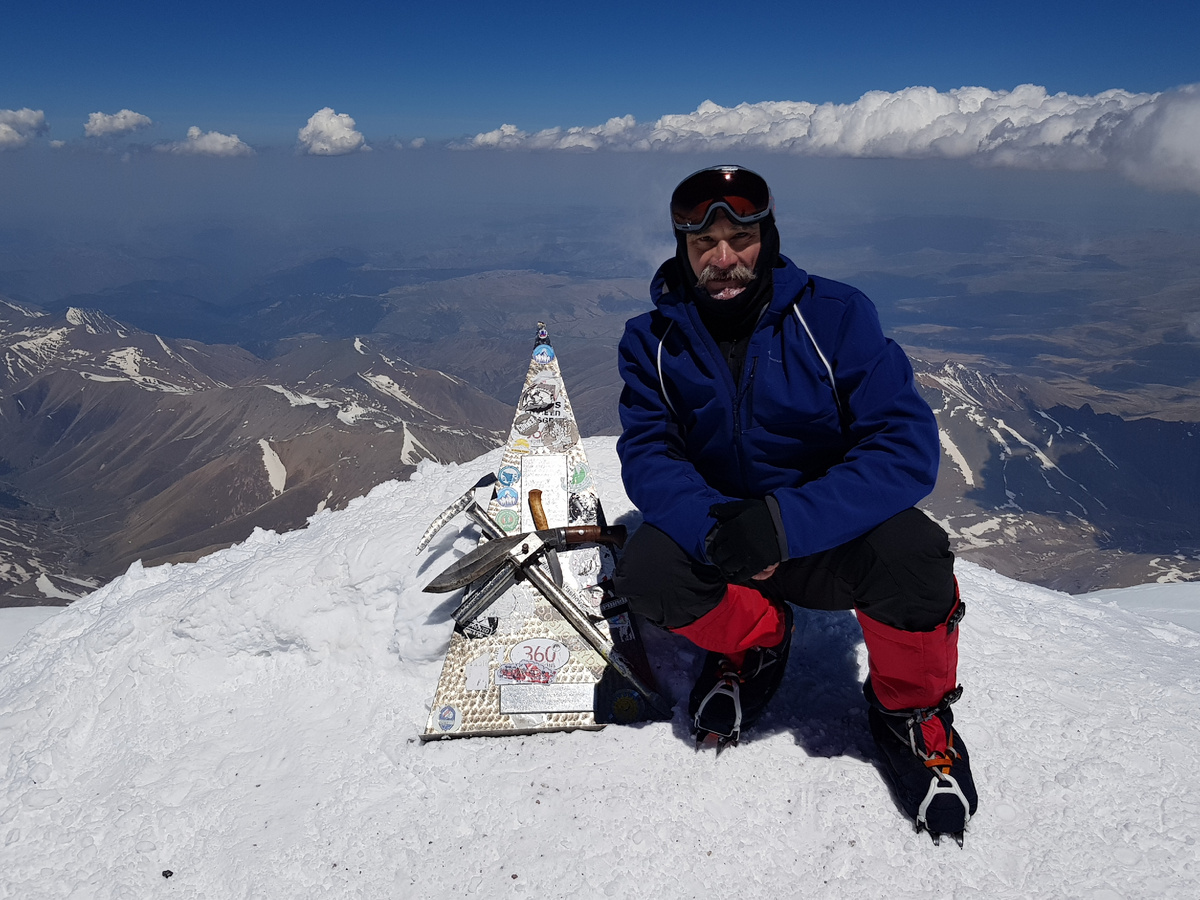 Вершина, май 2021 года. Ссылка на статью об этом - в конце текста.