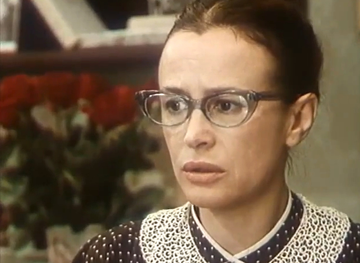 Кадр из кинофильма "Дорогая Елена Сергеевна", 1988 г., режиссер Эльдар Рязанов, сценаристы Людмила Разумовская, Эльдар Рязанов, композитор Геннадий Александров (скриншот) 