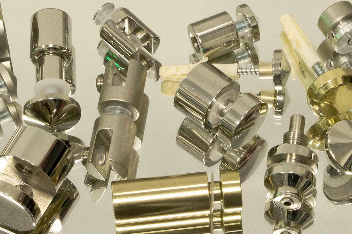 Соединительная фурнитура играет ключевую роль в производстве мебели на заказ. От её качества и правильного выбора зависят не только внешний вид, но и удобство, надёжность и долговечность конструкции. В статье мы подробно рассмотрим популярные виды соединительной фурнитуры, их применение, материалы и советы по выбору.