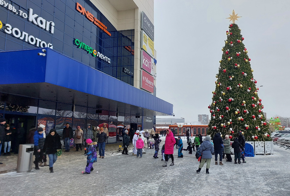 Ёлка у ТЦ "Континент", Новосибирск, фото автора