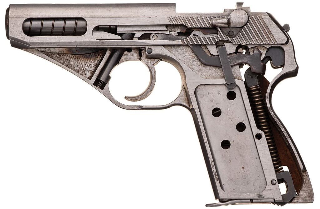 Разрезная модель пистолета.