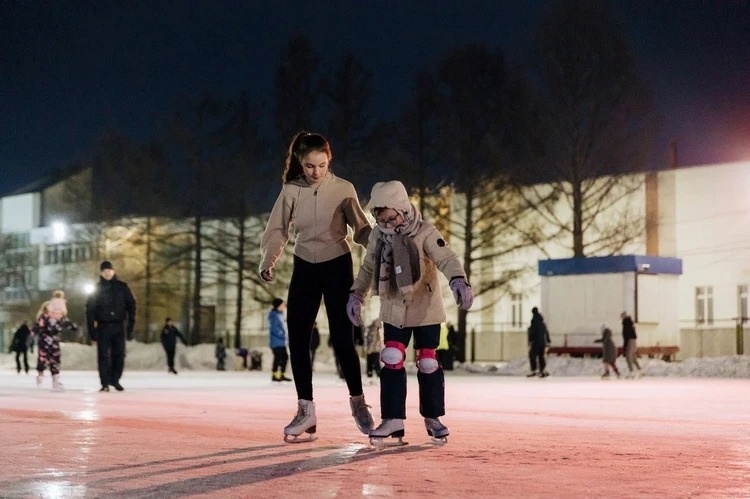 Фото: vk.com/redstaromsk

Читайте на WWW.OMSK.KP.RU: https://www.omsk.kp.ru/daily/27649/5032229/