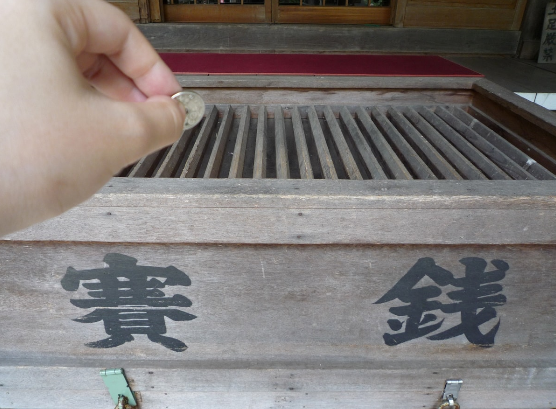 Сто раз видела этот ритуал в фильмах и драмах