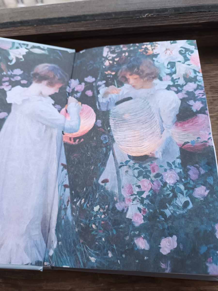 На форзаце картина Джона Сингера Сарджента, в тексте есть отсылки к ней. 