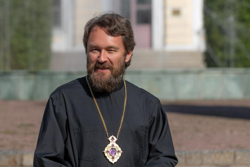 Красавец мужчина.