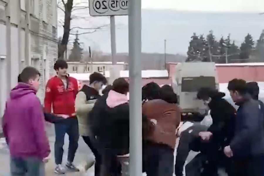 Россия: главные причины почему школьные руководители не желают обсуждать нападения детеей мигрантов на русских учеников. Фото из Яндекс картинки