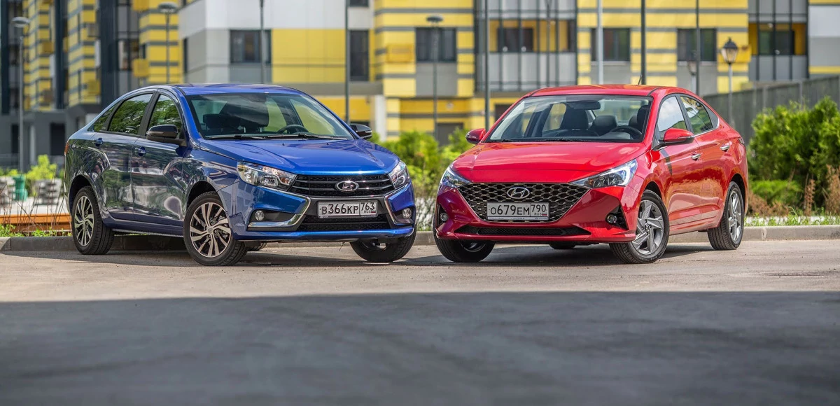 Hyundai Solaris и Lada Vesta - одни из самых востребованных моделей автомобилей, продаваемых через онлайн-аукцион.