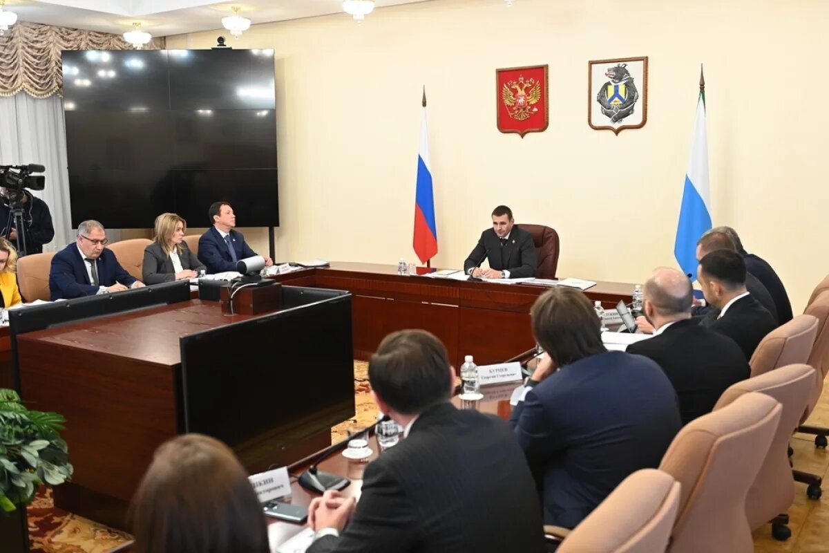    Демешин ввёл запрет на увеличение штата чиновников в Хабаровском крае