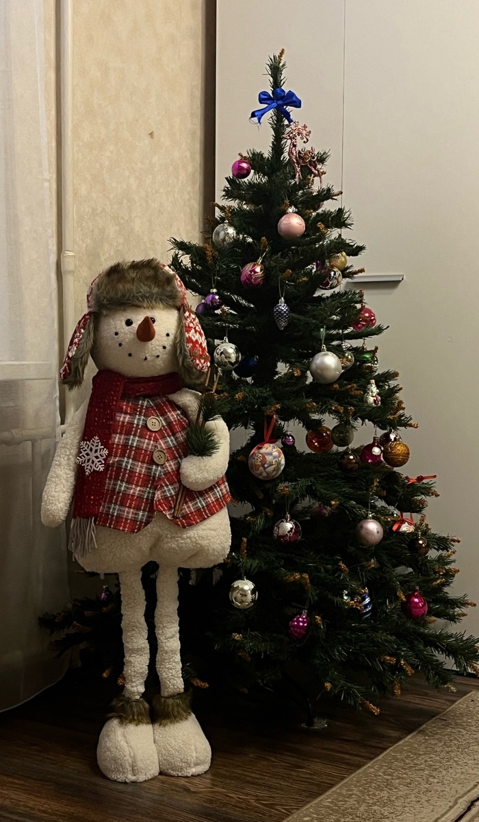 Эту ёлку наряжала дочка, сейчас она живёт в Смоленске.