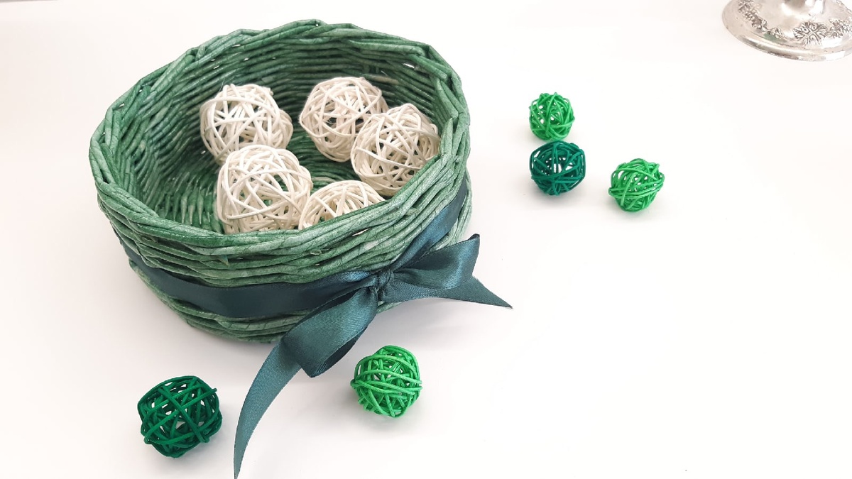 Моя самая первая корзиночка. Я вижу все её косячки, надеюсь, что вы не видите)).