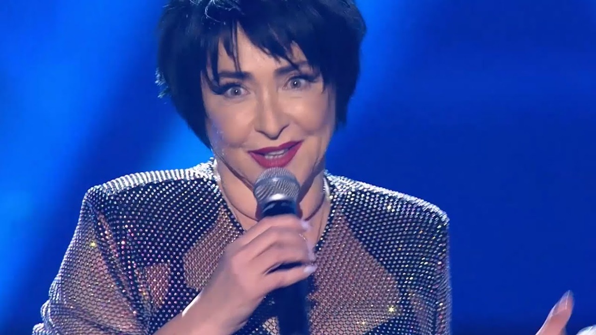 Теперь она из себя изображала лошадку. Как всегда - пошло и безвкусно. Фото Яндекс.Картинки. 