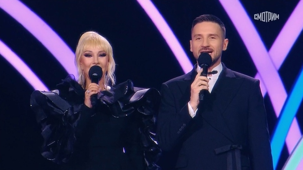 Ведущие "Песни года 2024" - Кудрявцева и Лазарев. Фото скрин шот программы. 