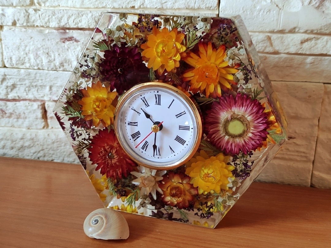 Часы с Гелихризумом. Моя работа.