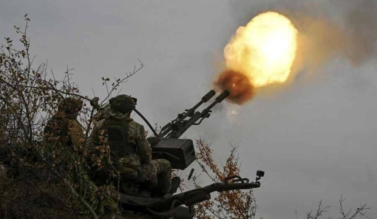     Работа бойцов ВС РФ. Источник: gazeta.ru Автор фото: Станислав Красильников