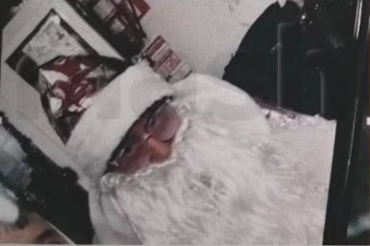    Mash: в Чувашии мужчина в костюме Деда Мороза застрелил предпринимателя