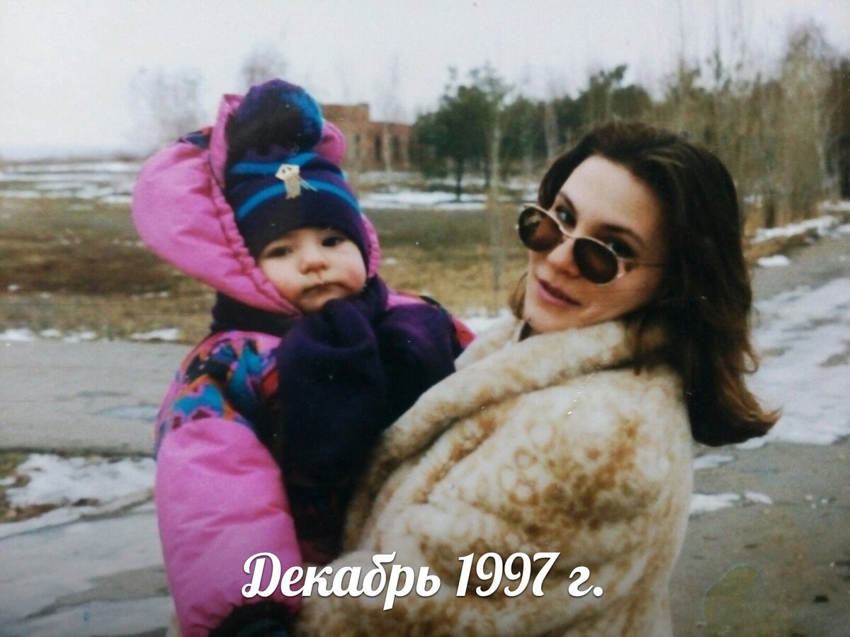 Снег выпал только в январе. Я имею в виду то самое количество снега, которое позволяло бы возить санки по земле:)   