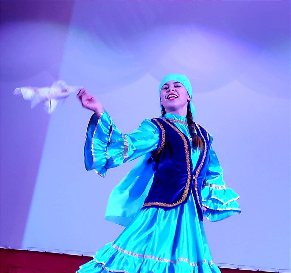 Фото автора. Это я шила 8 татарских костюмов