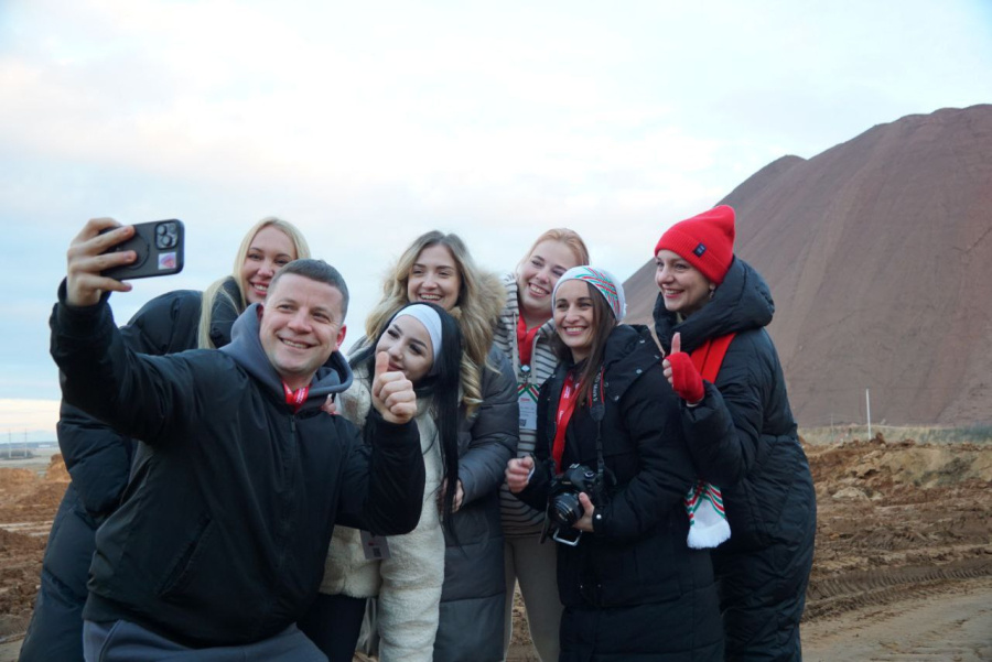     В Солигорске проходит экскурсия для популярных белорусских блогеров