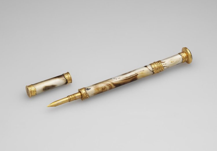 Ручка императрицы Екатерины II. Вторая половина XVIII в. Выставлялась на выставке и включалась в каталог "Франция и Россия. Десять веков вместе. Каталог выставки / ФГБУК "Государственный историко-культурный музей-заповедник "Московский Кремль" / ред.-состав. С. Амелёхина и др. М., 2021". Авторство фотографии - Музеи Московского Кремля