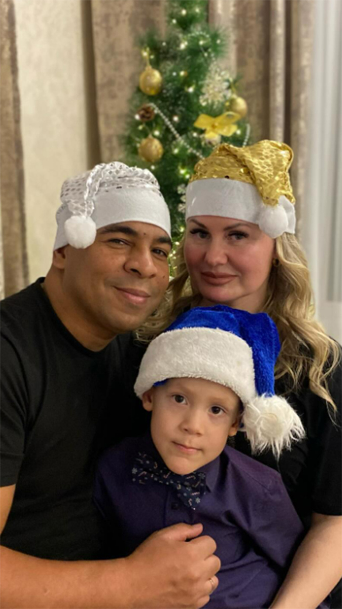 Сэм Селезнев с женой и сыном. Фото: соцсети Сэма Селезнева