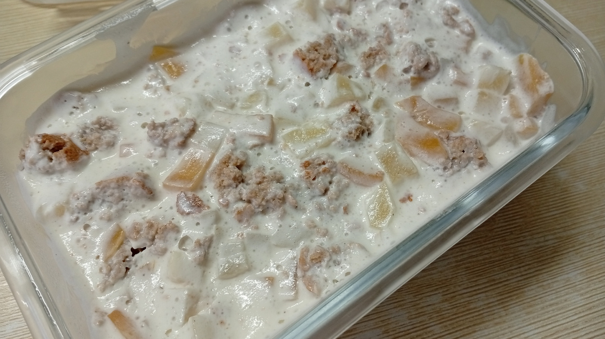 с ананасами и персиками