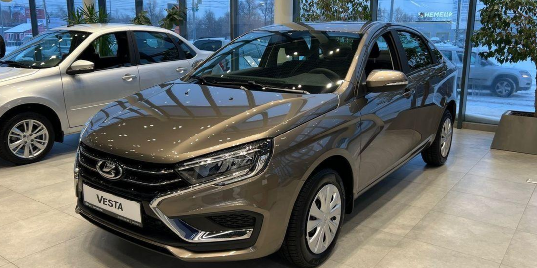 Заехал в автосалон Лада. Сколько стоит Веста? Какие скидки есть? Навязывают ли допы?