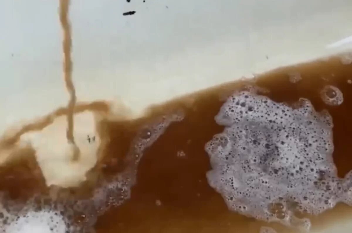    Жителей Котово смутил цвет воды, вернувшейся в краны горожан