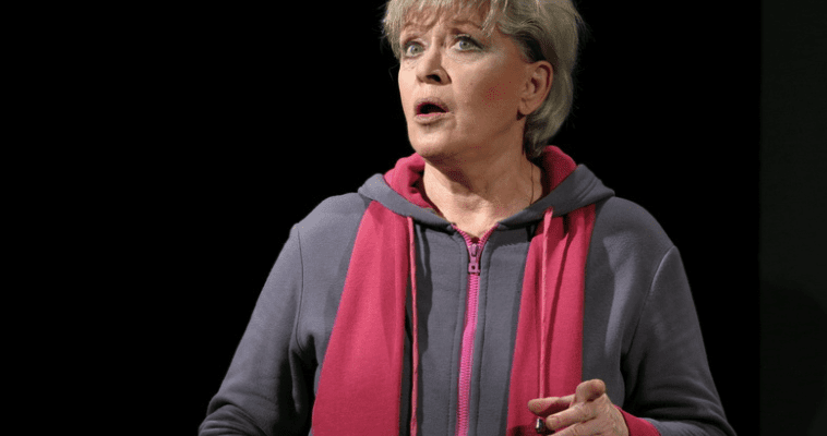    Алиса Фрейндлих. Кадр из фильма-спектакля "Оскар и розовая дама" Александр Сафронов