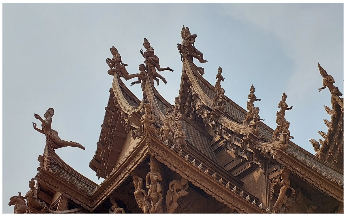 Летящие божества