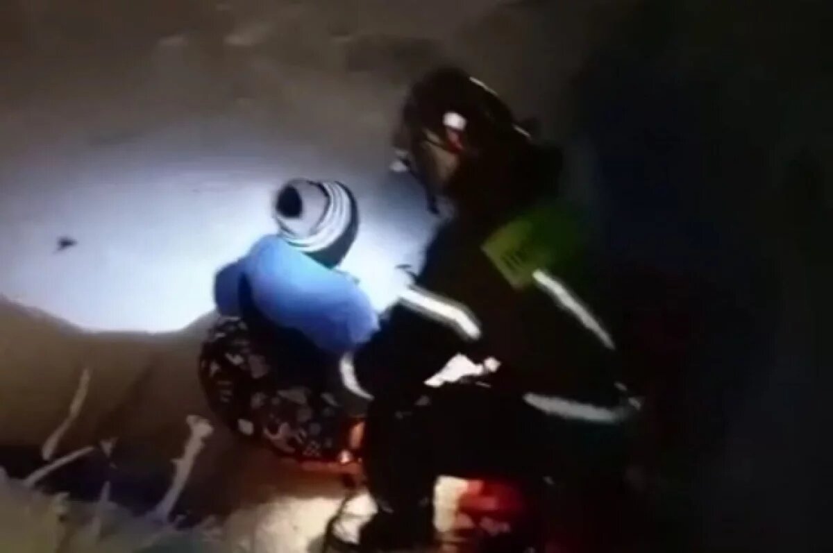    В Ленобласти ребёнок, катаясь на «ватрушке», едва не угодил в ледяную воду