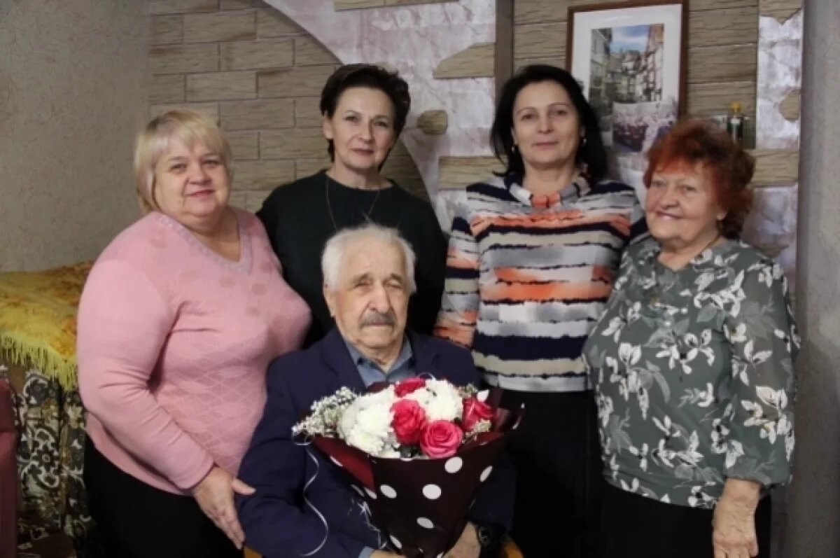    Труженик тыла Николай Чуев из Пыталово отпраздновал 95-летие