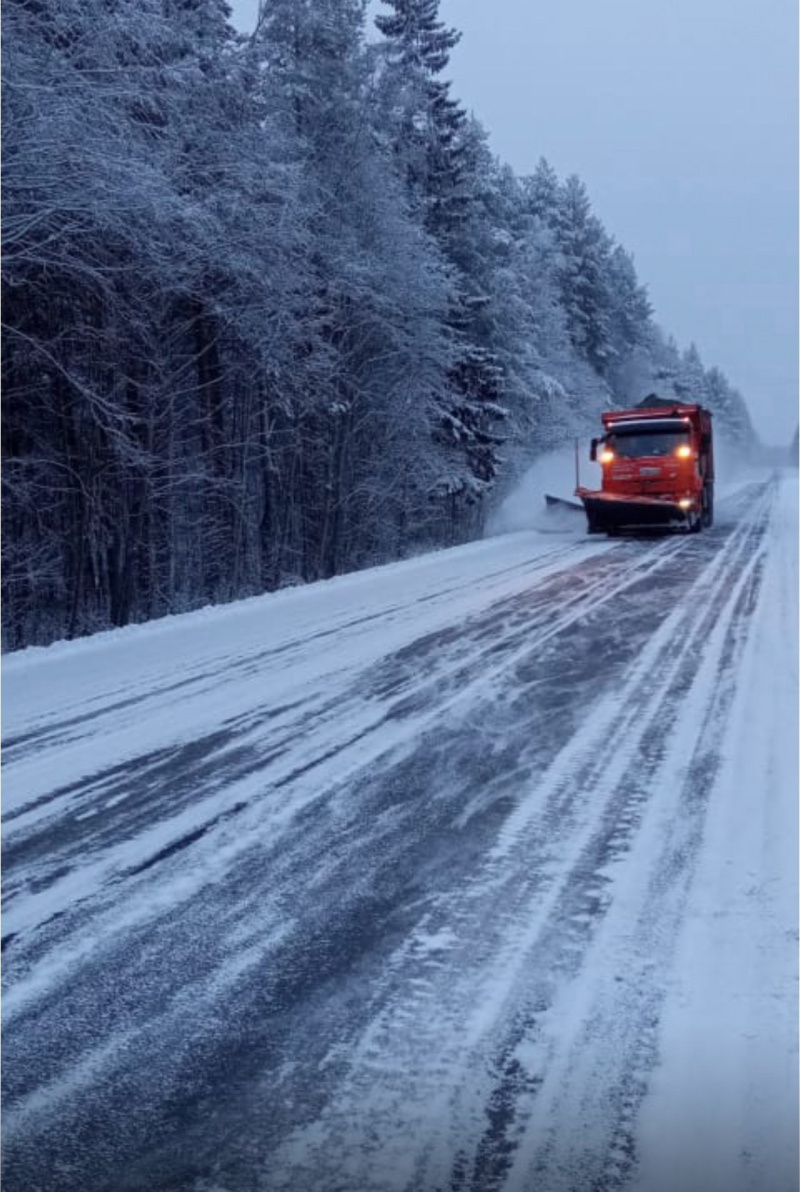    Минтранс показал, чем занимаются дорожники в новогодние праздникиМинтранс Карелии