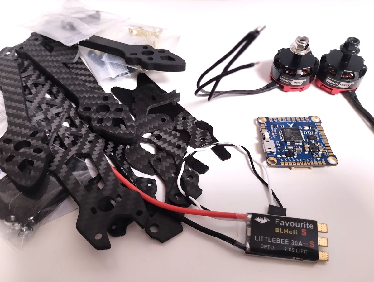 Внизу описание, что входило полностью в набор.