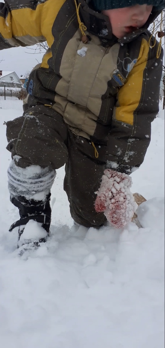 И так вот в снегу барахтаться🤣