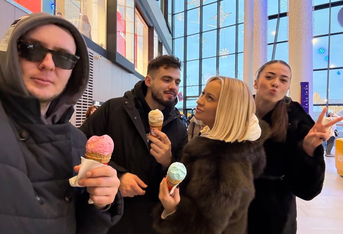 Анатолий, Левон, Элина Рахимова и Каролина Егорова (фото из Telegram)