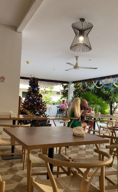 Время около 8 утра, ещё рано, видать, многие туристы ещё спят, поэтому в столовой тихо и свободно!