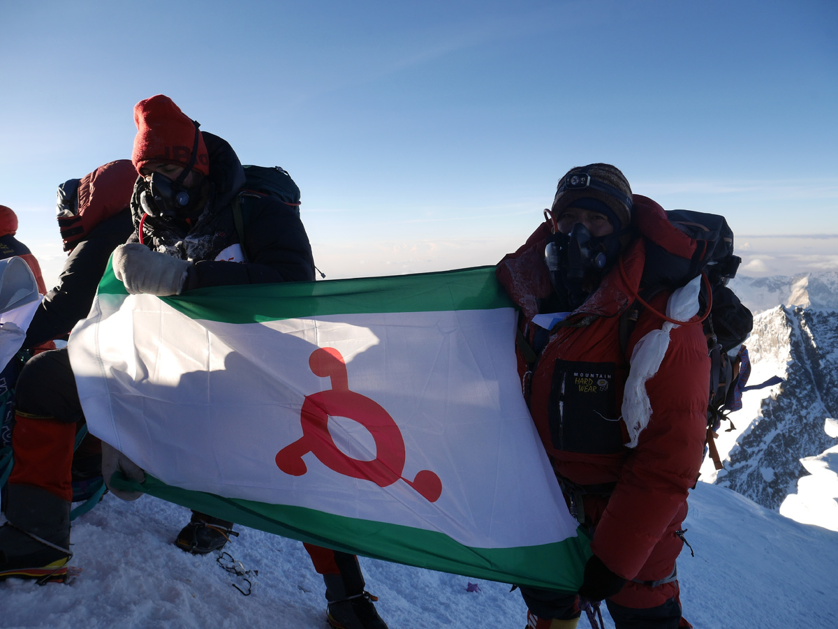 Восхождение на Эверест с командой Макалу Экстрим в честь 25 летия со дня рождения Ингушетии. Первый ингуш Магомед Дзейтов и его гид на Вершине Эвереста