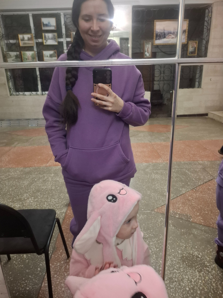 Пакемон и мама кенгуру😄 я в один карман умудрилась запихать и попить и телефон и ещё всякой ерунды🤣