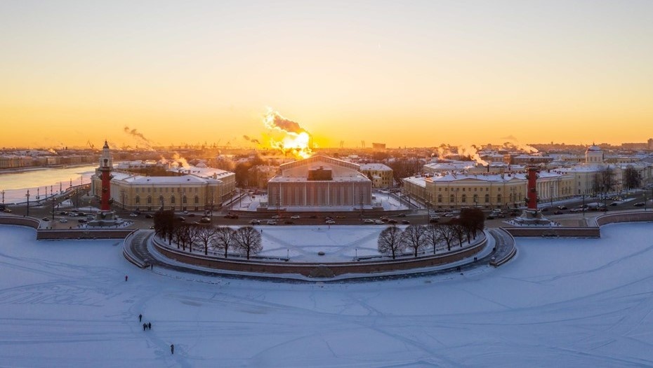    Стрелка Васильевского острова на закате. Автор фото: Тихонов Михаил