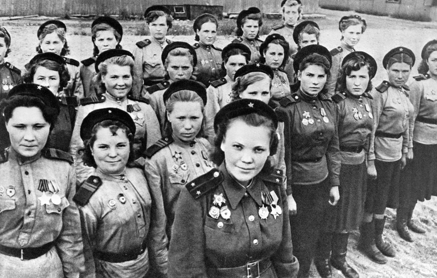 1 мая 1945 года. Отдельная рота девушек-снайперов 3-й ударной армии. Репродукция БЕЛТА