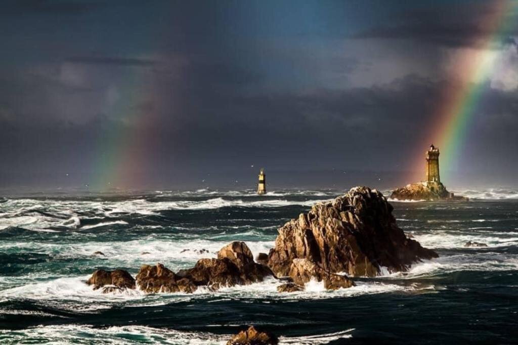 Источник: https://pikabu.ru/story/dvoynaya_raduga_myis_ra_pointe_du_raz_bretagne_france_8922876