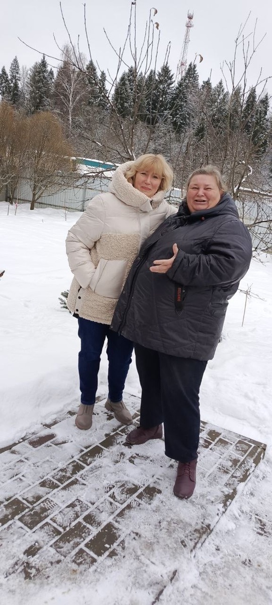 К сожалению не все любят появляться в социальных сетях, поэтому остались за кадром. Но мы сохранили для себя несколько фотографий на память. Так же на нашу встречу приехала ещё одна наша подружка, блогер,  Марина, канал «Где живу там вяжу». 