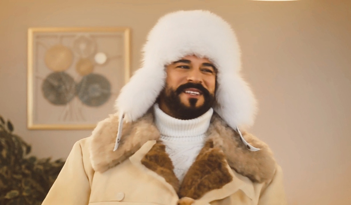 Бурак Озчивит в скетчкоме "Я к тебе надолго" 