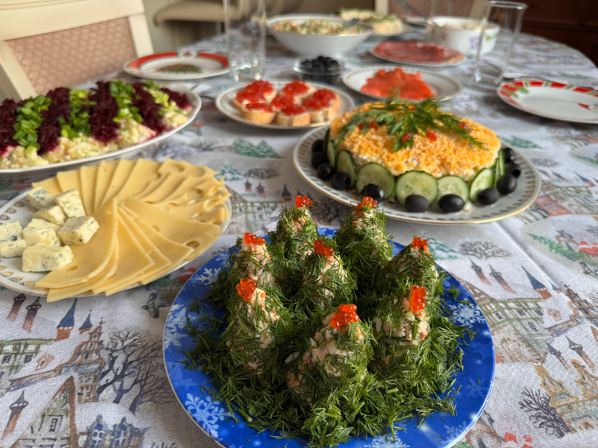Постаралась, чтобы в этом году новогодний стол был не только вкусным, но и эстетичным... Фото автора 